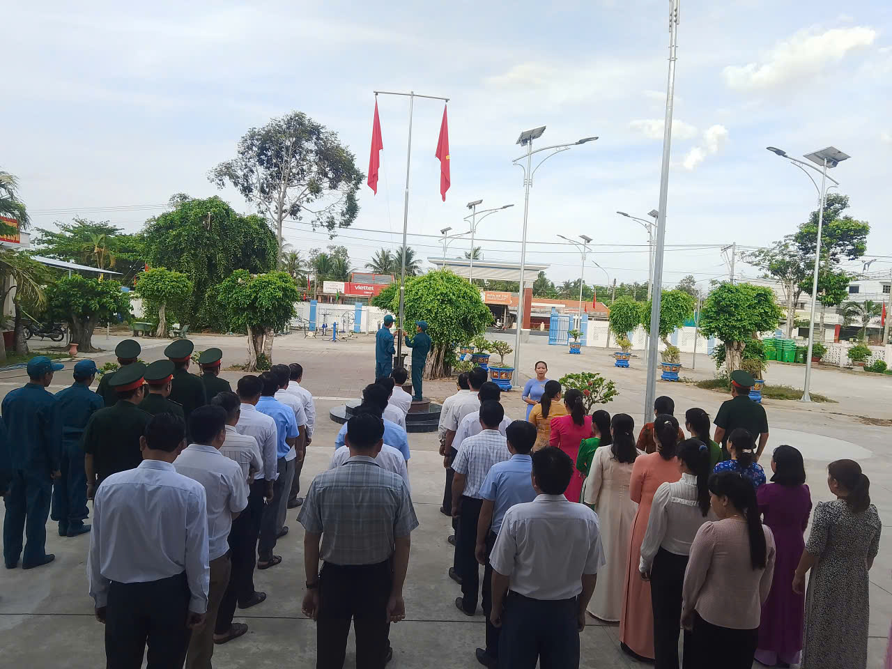 Xã Hiệp Mỹ tổ chức chào cờ, hát Quốc ca sáng thứ Hai đầu tháng 5/2026